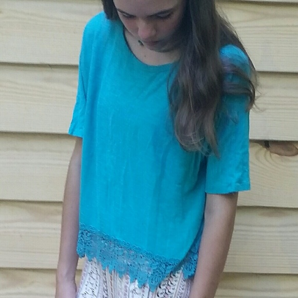 Turquoise High-low style children's shirt. - Picture 2 of 3
